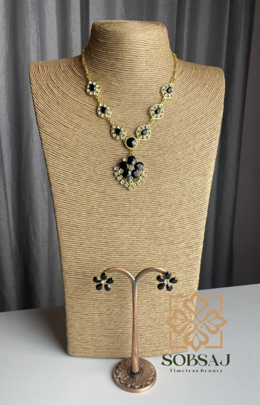 Flower Design Black Stone Necklace